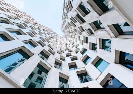 Deutschland, Berlin, Außenansicht des modernen Bürogebäudes Stockfoto