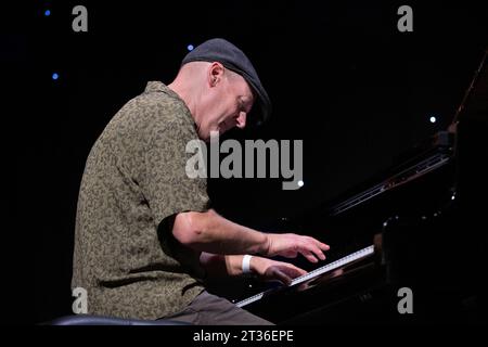 Greg Sankovich, Pianist mit geladenen Partikeln, spielt live mit Randy Brecker und Tod Dickow beim Scarborough Jazz Festival 2023 Tribut an Michael Brecker Stockfoto