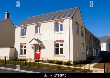 Modernes neu gebautes Einfamilienhaus - John Gollop Stockfoto