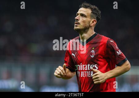 Mailand, Italien. Oktober 2023. Alessandro Florenzi vom AC Milan sieht sich beim Fußballspiel der Serie A 2023/24 zwischen dem AC Milan und Juventus FC im San Siro Stadion in Mailand am 22. Oktober 2023 an – Foto FCI/Fabrizio Carabelli Credit: SOPA Images Limited/Alamy Live News Stockfoto