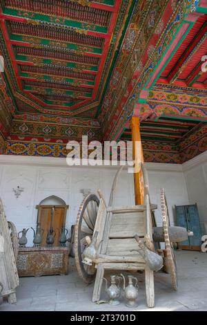 Margilan, Usbekistan - 20. Oktober 2023: Detail des Innenraums der Said Ahmad Choja Madrasah in Margilan, Usbekistan. Stockfoto