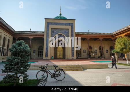 Margilan, Usbekistan - 20. Oktober 2023: Blick auf die Khonakha-Moschee in Margilan, Usbekistan. Stockfoto