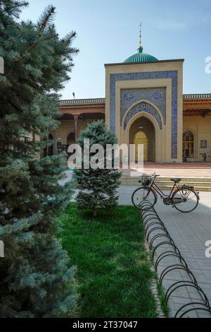 Margilan, Usbekistan - 20. Oktober 2023: Blick auf die Khonakha-Moschee in Margilan, Usbekistan. Stockfoto