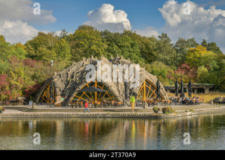 Restaurant und CafÃ Seestern am Hauptsee, Parkanlage Britzer Garten, Britz, Neukölln, Berlin, Deutschland *** Restaurant und CafÃ Seestern am Hauptsee, Parkanlage Britzer Garten, Britz, Neukölln, Berlin, Deutschland Credit: Imago/Alamy Live News Stockfoto