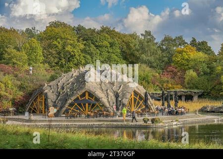 Restaurant und CafÃ Seestern am Hauptsee, Parkanlage Britzer Garten, Britz, Neukölln, Berlin, Deutschland *** Restaurant und CafÃ Seestern am Hauptsee, Parkanlage Britzer Garten, Britz, Neukölln, Berlin, Deutschland Credit: Imago/Alamy Live News Stockfoto