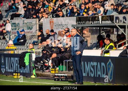 Halmstad, Schweden. Oktober 2023. Cheftrainer Magnus Haglund von Halmstad BK, der während des Allsvenskan-Spiels zwischen Halmstads BK und Mjaellby im Oerjans Vall in Halmstad gesehen wurde. (Foto: Gonzales Photo - Amanda Persson). Stockfoto