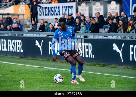 Halmstad, Schweden. Oktober 2023. Thomas Boakye (2) von Halmstad BK wurde während des Allsvenskan-Spiels zwischen Halmstads BK und Mjaellby im Oerjans Vall in Halmstad gesehen. (Foto: Gonzales Photo - Amanda Persson). Stockfoto