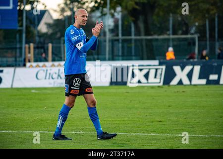 Halmstad, Schweden. Oktober 2023. Andreas Johansson (4) von Halmstad BK nach dem Allsvenskan-Spiel zwischen Halmstads BK und Mjaellby im Oerjans Vall in Halmstad. (Foto: Gonzales Photo - Amanda Persson). Stockfoto