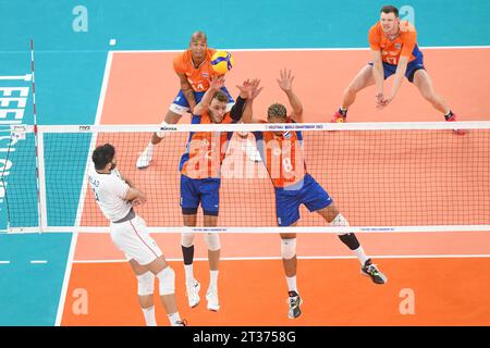 Wessel Keemink, Fabian Plak (Niederlande); Milad Ebadipour (Iran). Volleyball-Weltmeisterschaft 2022. Stockfoto