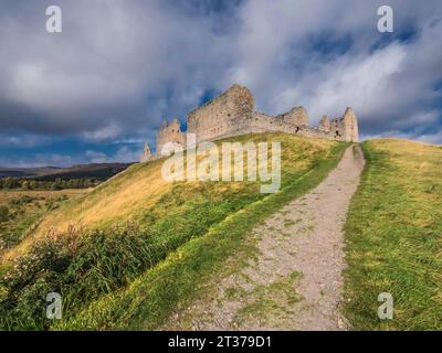 Das Bild zeigt die Ruinen der Ruthvener Militärkaserne. 1721 erbaut, um die Highlands nach dem gescheiterten Jakobitenaufstand von 1715 zu überwachen Stockfoto