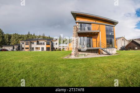 Das Bild ist das Glenmore Lodge Outdoor Education Centre for Scotland im Cairngorm National Park unweit der Touristenstadt Aviemore. Stockfoto