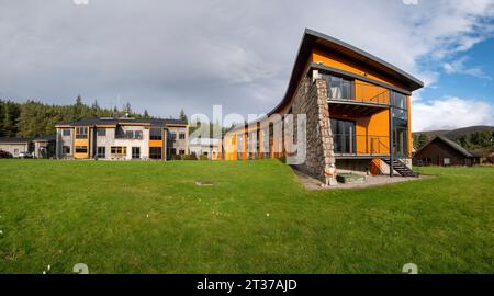 Das Bild ist das Glenmore Lodge Outdoor Education Centre for Scotland im Cairngorm National Park unweit der Touristenstadt Aviemore. Stockfoto