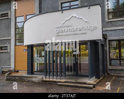 Das Bild ist das Glenmore Lodge Outdoor Education Centre for Scotland im Cairngorm National Park unweit der Touristenstadt Aviemore. Stockfoto