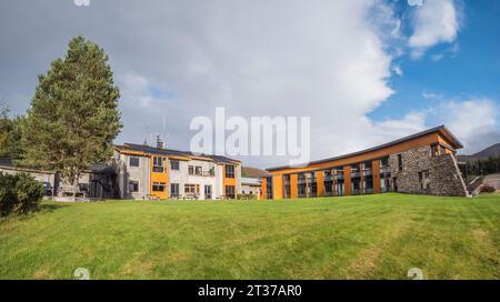 Das Bild ist das Glenmore Lodge Outdoor Education Centre for Scotland im Cairngorm National Park unweit der Touristenstadt Aviemore. Stockfoto