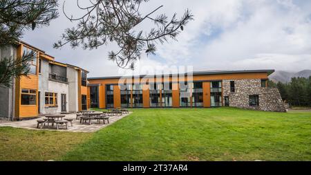 Das Bild ist das Glenmore Lodge Outdoor Education Centre for Scotland im Cairngorm National Park unweit der Touristenstadt Aviemore. Stockfoto