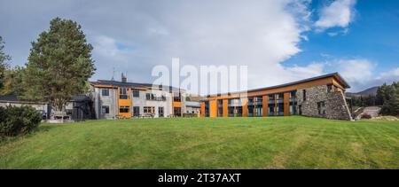 Das Bild ist das Glenmore Lodge Outdoor Education Centre for Scotland im Cairngorm National Park unweit der Touristenstadt Aviemore. Stockfoto