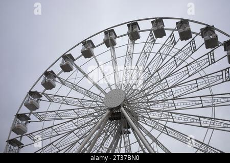 Das „City Wheel“, eine Attraktion im Freizeitpark „Big Wheel/Riesenrad“ auf Adventure Island, Southend-on-Sea, Essex, England. Stockfoto