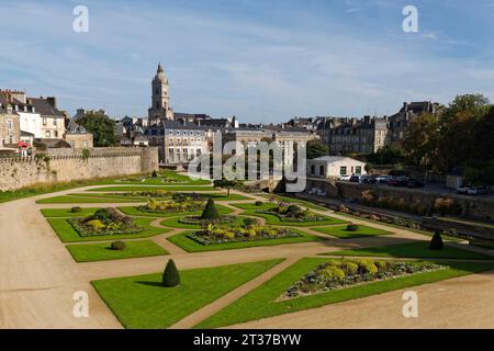 Jardin des Remparts, der ummauerte Garten zur Altstadt von Vannes in der Bretagne. Vannes, Morbihan, Frankreich Stockfoto