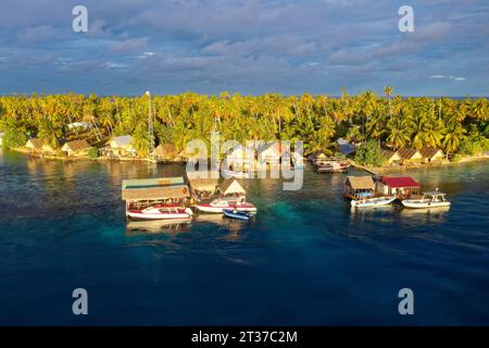 Aus der Vogelperspektive, Tetamanu Village, am South Pass, South Channel, spektakulärer Tauchplatz, Tetamanu Island, Fakarava Atoll, Tuamotu Archipel, Tahiti Stockfoto