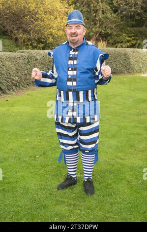 Warren Donnelly, Cast of Aladdin, posiert für Fotos vor ihrer Produktion im St Helens Theatre Royal mit Leanne Campbell von Radio Citys und Liam Fox von Emmerdale. Ab dem 2. Dezember bis zum 14. Januar. (Terry Scott/SPP) Credit: SPP Sport Press Photo. /Alamy Live News Stockfoto