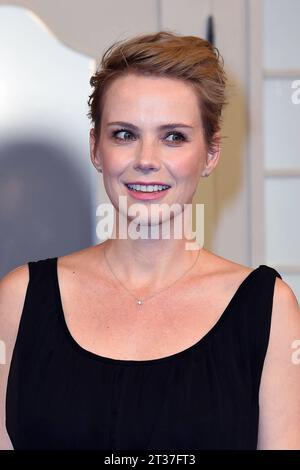 Andrea Osvart bei der Premiere der Amazon Prime Video Serie von Sebastian Fitzeks DIE THERAPIE im Zoo Palast in Berlin am 23.10.2023 *** Andrea Osvart bei der Premiere der Amazon Prime Video Serie von Sebastian Fitzeks DIE THERAPIE im Zoo Palast in Berlin am 23 10 2023. Quelle: Imago/Alamy Live News Stockfoto