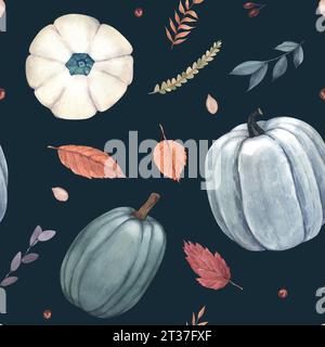 Kürbisse mit Aquarellmuster, Kürbiskuchen, Herbstblätter, Apfel- und Thanksgiving Day-Objekte. Handgezeichnete Illustration isoliert auf blauem Hintergrund Stockfoto