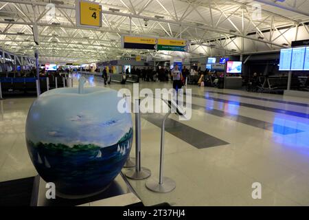 Abflugsteig des American Airlines Terminals im internationalen Flughafen JFK.New York City.USA Stockfoto