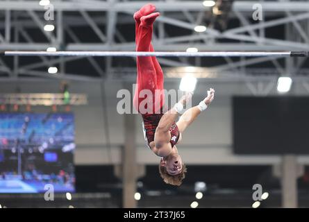 Santiago, Chile. Oktober 2023. William Emard aus Kanada tritt am 23. Oktober im National Stadion Sports Park in Santiago an der künstlerischen Gymnastik der Santiago 2023 Pan American Games an. Foto: Heuler Andrey/DiaEsportivo/Alamy Live News Credit: DiaEsportivo/Alamy Live News Stockfoto