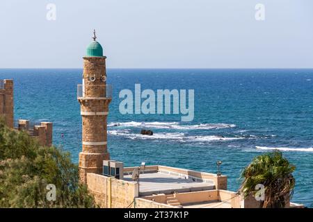 Die Al-Bahr-Moschee, was die Meeresmoschee bedeutet, ist die älteste erhaltene Moschee im historischen Teil von Jaffa, Israel. Stockfoto