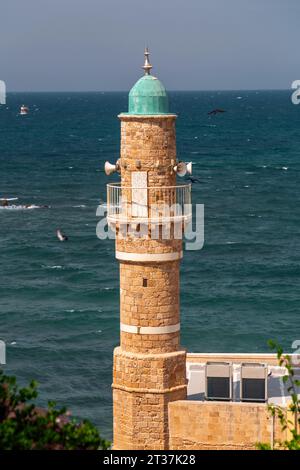 Die Al-Bahr-Moschee, was die Meeresmoschee bedeutet, ist die älteste erhaltene Moschee im historischen Teil von Jaffa, Israel. Stockfoto