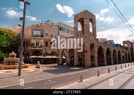 Jaffa, Israel - 5. Oktober 2023: Blick von den historischen Straßen von Jaffa, einer alten levantinischen Hafenstadt, die von den Kanaaniten gegründet wurde und heute Teil davon ist Stockfoto