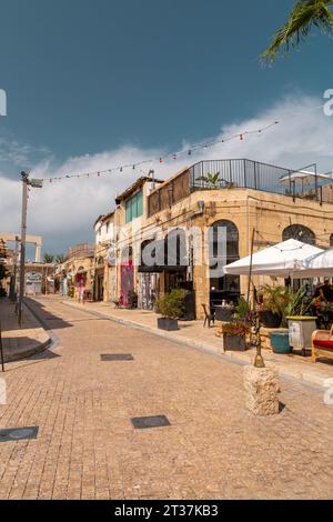 Jaffa, Israel - 5. Oktober 2023: Blick von den historischen Straßen von Jaffa, einer alten levantinischen Hafenstadt, die von den Kanaaniten gegründet wurde und heute Teil davon ist Stockfoto