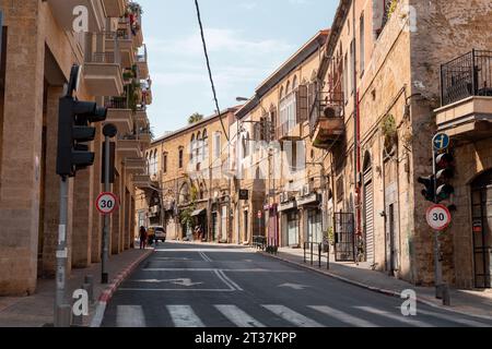 Jaffa, Israel - 5. Oktober 2023: Blick von den historischen Straßen von Jaffa, einer alten levantinischen Hafenstadt, die von den Kanaaniten gegründet wurde und heute Teil davon ist Stockfoto