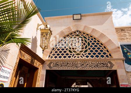 Jaffa, Israel – 5. Oktober 2023: Die Mahmoudiya-Moschee ist die größte und bedeutendste Moschee in Jaffa, heute Teil der größeren Stadt Tel Aviv-ya Stockfoto