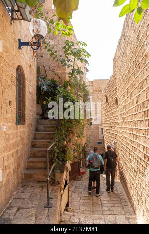 Jaffa, Israel - 5. Oktober 2023: Blick von den historischen Straßen von Jaffa, einer alten levantinischen Hafenstadt, die von den Kanaaniten gegründet wurde und heute Teil davon ist Stockfoto