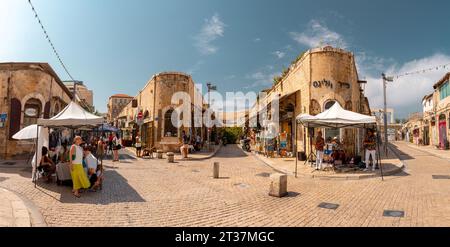 Jaffa, Israel - 5. Oktober 2023: Blick von den historischen Straßen von Jaffa, einer alten levantinischen Hafenstadt, die von den Kanaaniten gegründet wurde und heute Teil davon ist Stockfoto