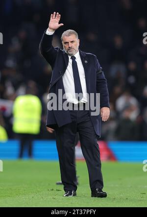 London, Großbritannien. Oktober 2023. Ange Postecoglou, Manager von Tottenham Hotspur, feiert nach dem Spiel der Premier League im Tottenham Hotspur Stadium in London. Der Bildnachweis sollte lauten: Paul Terry/Sportimage Credit: Sportimage Ltd/Alamy Live News Stockfoto