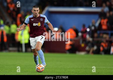 Birmingham, Großbritannien. Oktober 2023. John McGinn von Aston Villa in Aktion. Premier League Spiel, Aston Villa gegen West Ham Utd im Villa Park in Birmingham am Sonntag, den 22. Oktober 2023. Dieses Bild darf nur für redaktionelle Zwecke verwendet werden. Nur redaktionelle Verwendung, Bild von Andrew Orchard/Andrew Orchard Sportfotografie/Alamy Live News Credit: Andrew Orchard Sportfotografie/Alamy Live News Stockfoto