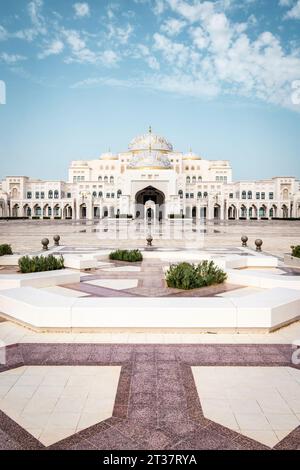 Architektonisches Wahrzeichen Qasr Al Watan Presidential Palace Komplex in Abu Dhabi, Vereinigte Arabische Emirate (VAE). Stockfoto