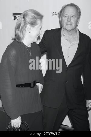 Meryl Streep und sein Ehemann Don Gummer besuchen am 13. Dezember 2011 die Premiere von The Weinstein Company The Iron Lady im Ziegfeld Theater in New York City. Foto: Henry McGee/MediaPunch Stockfoto