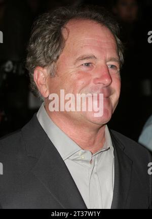 Der Bildhauer Don Gummer, Ehemann von Meryl Streep, nimmt am 20. Oktober 2005 an der Premiere von „Prime“ im Ziegfeld Theatre in New York Teil. Foto: Henry McGee/MediaPunch Stockfoto