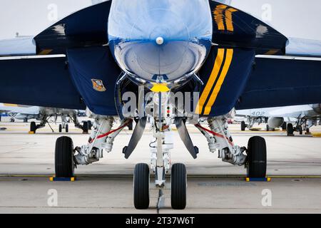 Miramar, Kalifornien, USA - 21. September 2023: Die gedeckten Einlässe und Fahrräder eines Blue Angels der US Navy auf der America's Airshow 2023. Stockfoto