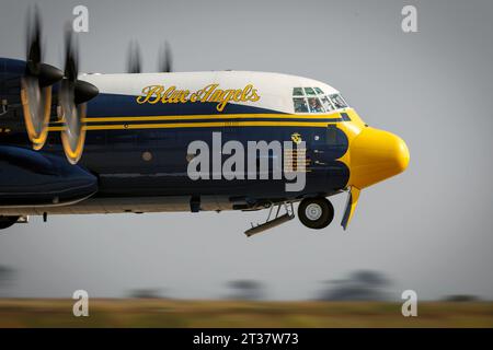 Miramar, Kalifornien, USA - 21. September 2023: FAT Albert, das US Navy Blue Angels Unterstützungsflugzeug, startet auf der America Airshow 2023. Stockfoto