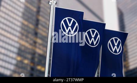 Wolfsburg, DE, 20. September 2023: Drei blaue vertikale Banner mit Volkswagen-Logo im Wind. Deutsche Automobilmarke. Illustrationseditor Stockfoto