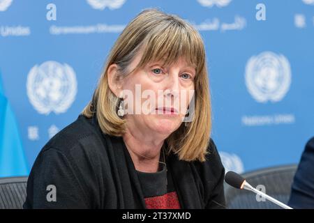 New York, New York, USA. Oktober 2023. Pressekonferenz von Fionnuala D. Ni Aolain, Sonderberichterstatter für die Förderung und den Schutz der Menschenrechte und Grundfreiheiten bei der Terrorismusbekämpfung am Hauptsitz der Vereinten Nationen. Der Bericht betonte die Bedeutung der Wahrung der Menschenrechte für alle, einschließlich der Inhaftierten, und stützte sich hauptsächlich auf Besuche in Gefängnissen im Nordosten Syriens. (Kreditbild: © Lev Radin/Pacific Press via ZUMA Press Wire) NUR REDAKTIONELLE VERWENDUNG! Nicht für kommerzielle ZWECKE! Stockfoto