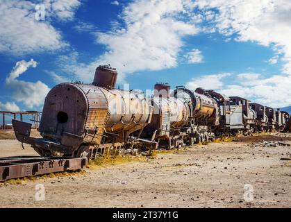 Alter Friedhof mit verlassenen Dampfzügen, Uyuni, Bolivien Stockfoto