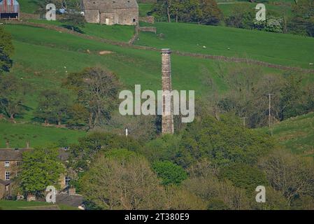 Dale End in Lothersdale, wo die Mühle angeblich das größte Innenwasserrad der Welt hat, North Yorkshire, England, Großbritannien Stockfoto