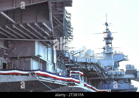 31. Dezember 1969, San Diego, Kalifornien, USA: Die USS Midway wird in den Hafen von San Diego gezogen, um ein Museum zu werden. Die Midway war bis 1955 das größte Schiff der Welt und der dienstälteste Flugzeugträger des 20. Jahrhunderts. (Kreditbild: © Ian L. Sitren/ZUMA Press Wire) NUR REDAKTIONELLE VERWENDUNG! Nicht für kommerzielle ZWECKE! Stockfoto