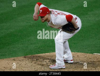 Philadelphia, Usa. Oktober 2023. Philadelphia Phillies Relief Pitcher Craig Kimbrel bereitet sich vor, gegen die Arizona Diamondbacks im achten Inning in Spiel sechs des NLCS im Citizens Bank Park in Philadelphia am Montag, den 23. Oktober 2023, zu werfen. Foto: Laurence Kesterson/UPI Credit: UPI/Alamy Live News Stockfoto