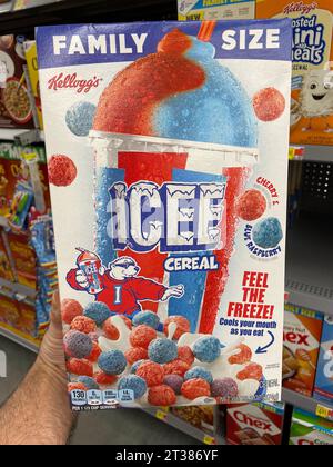 Grovetown, GA USA - 08 06 23: Walmart Lebensmittelgeschäft Icee Cereal Front Stockfoto